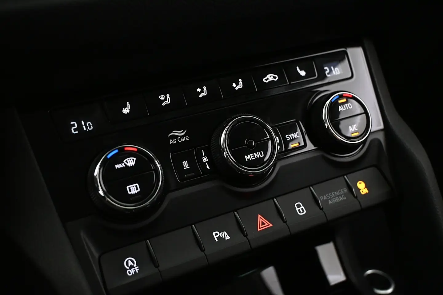 Car Image - 4LuozmvvtmWl5uv7Nd94Iz