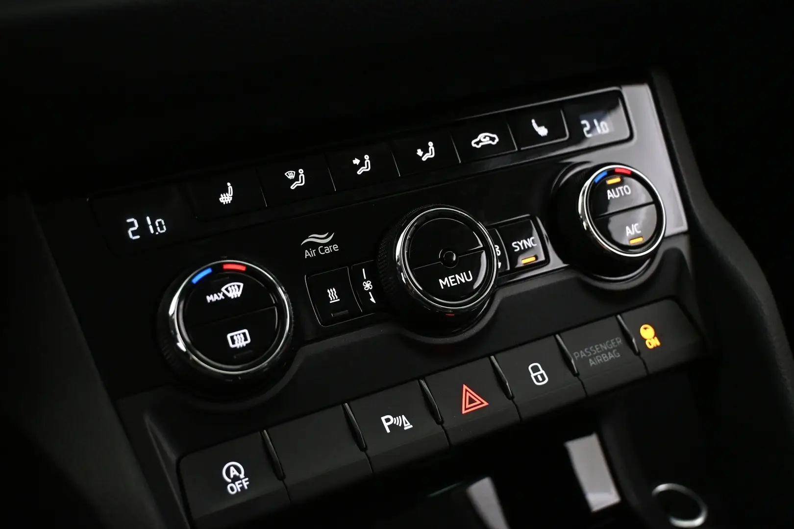 Car Image - 4LuozmvvtmWl5uv7Nd94Iz