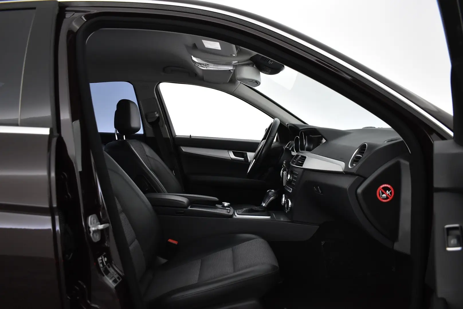 Car Image - 9pnsRtMAwZ7pae1Lvy67s