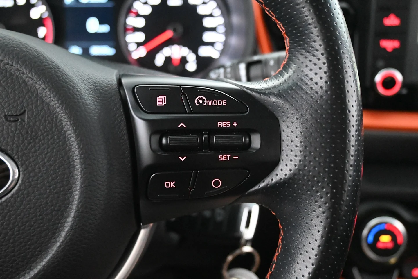 Car Image - 7xvJQD982LIav8IP4bP57J