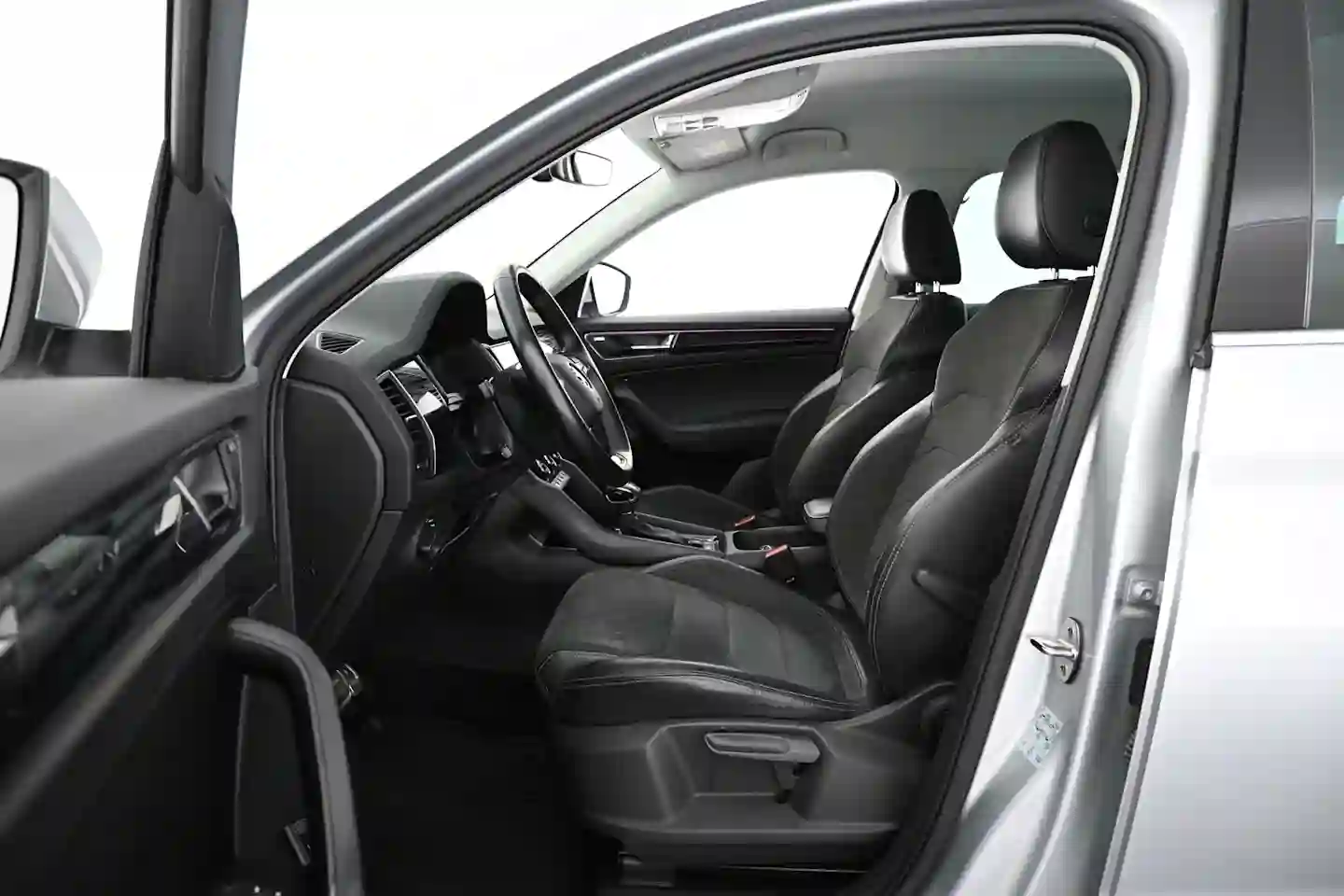 Car Image - 3nx2S78ilQhl3rLAELbaHH