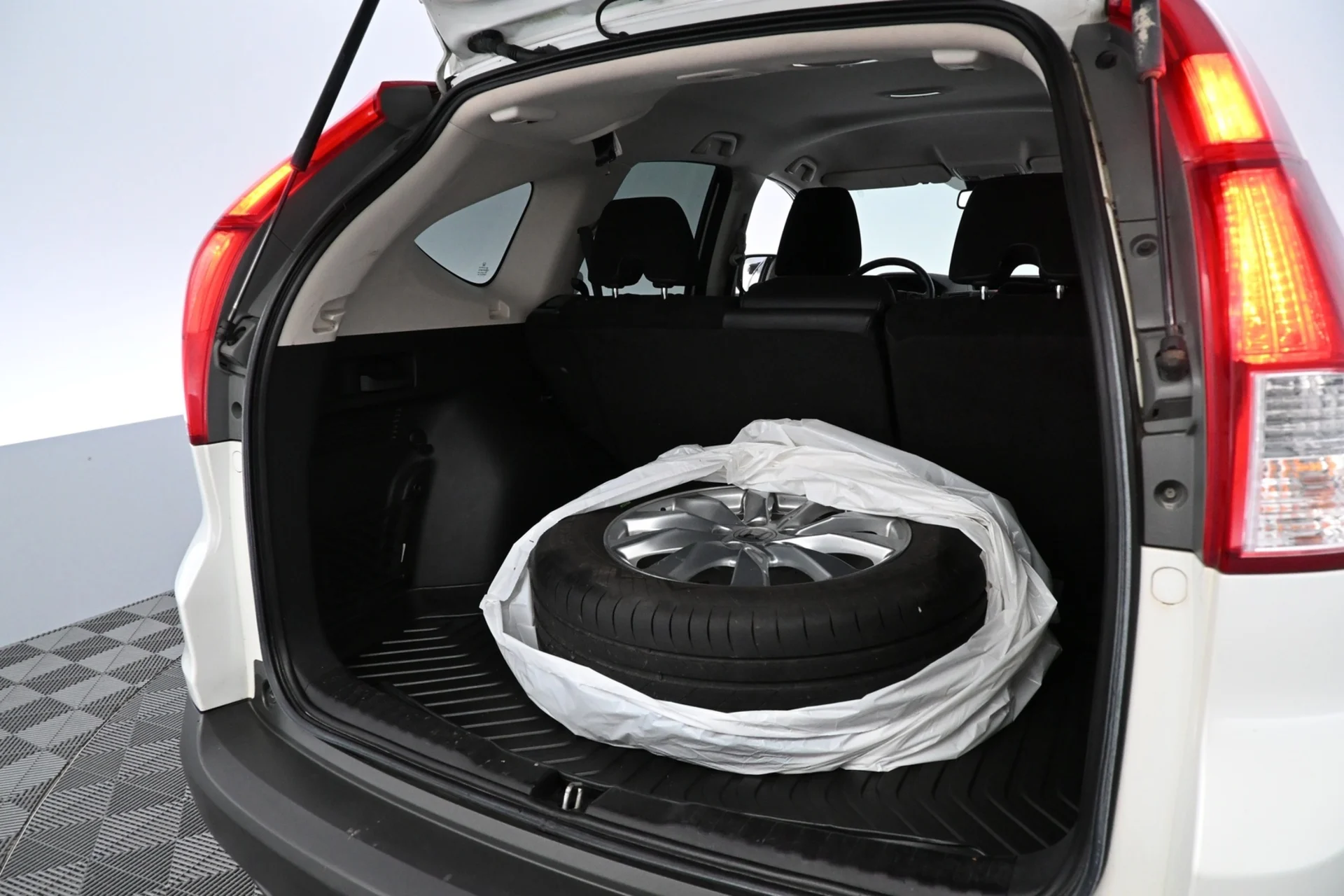 Car Image - 1neic4GPRDRNfpr8hpII8Q