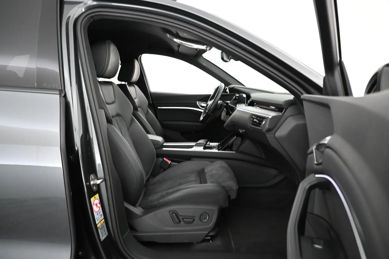Car Image - HjPSb1CRE2NGx3o5aufVS
