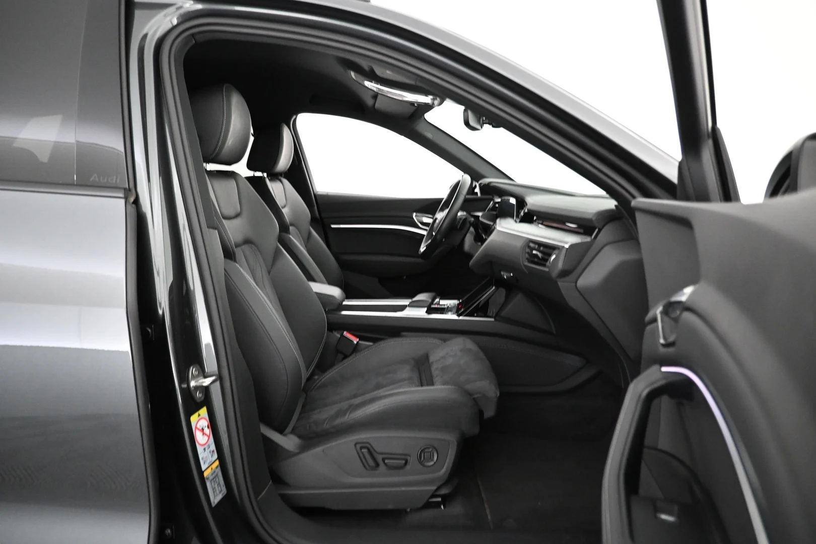 Car Image - HjPSb1CRE2NGx3o5aufVS