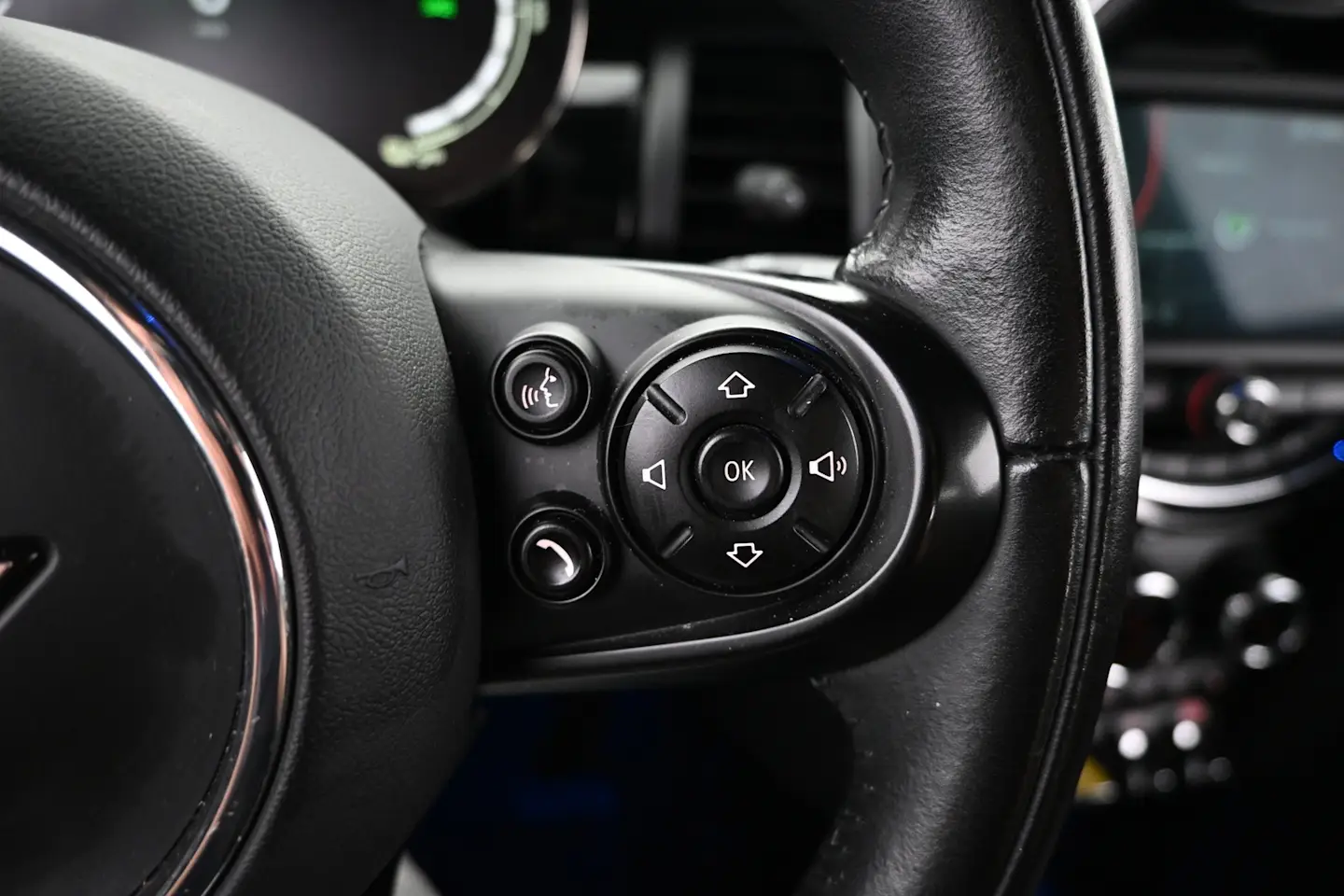 Car Image - 5cL9SRF7k3P4BnzPH05bd2