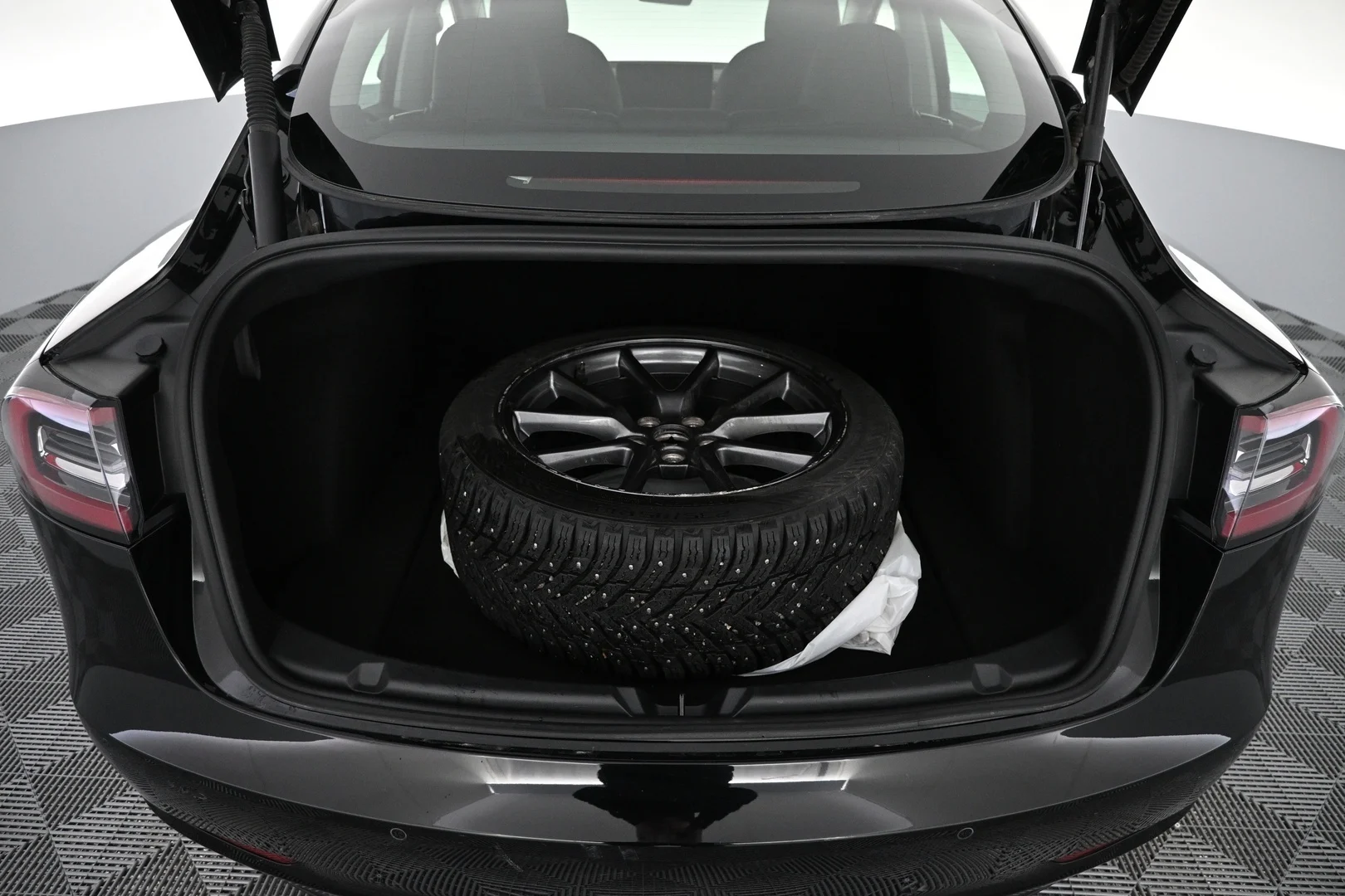 Car Image - 1Zj0zwT8f1VKLlf0wgKxS0