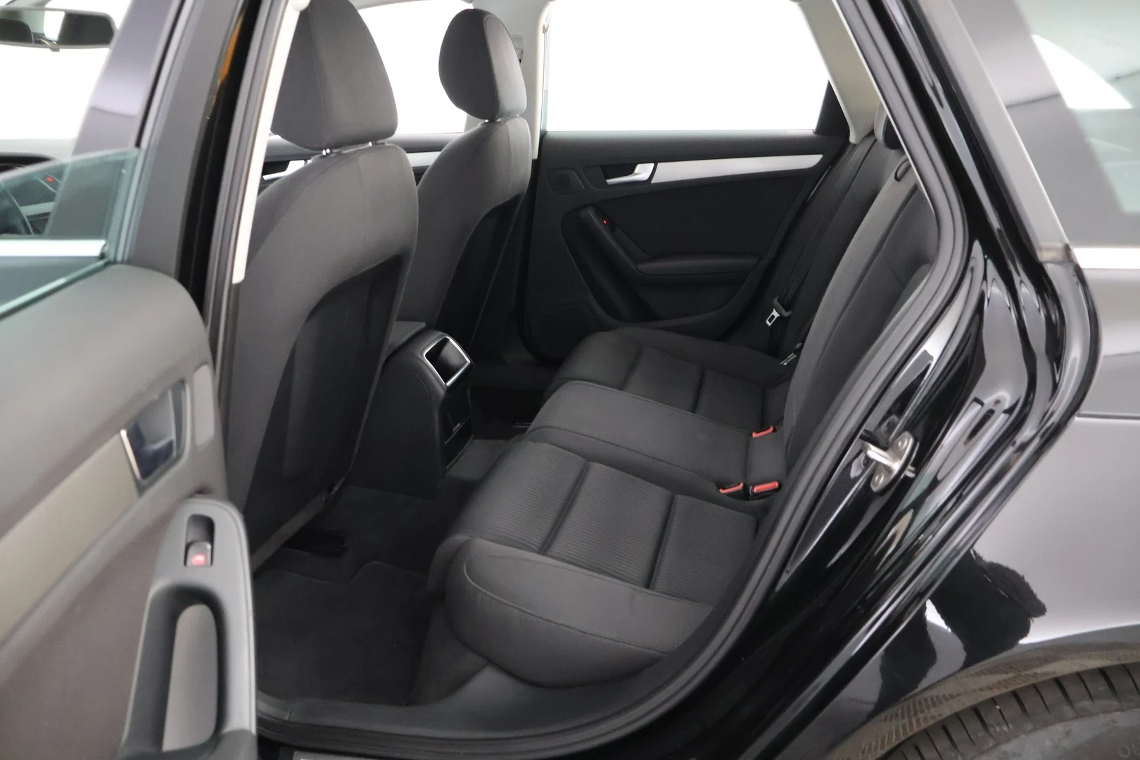Car Image - 4yAWOpwfoABxyKTb2D34XU