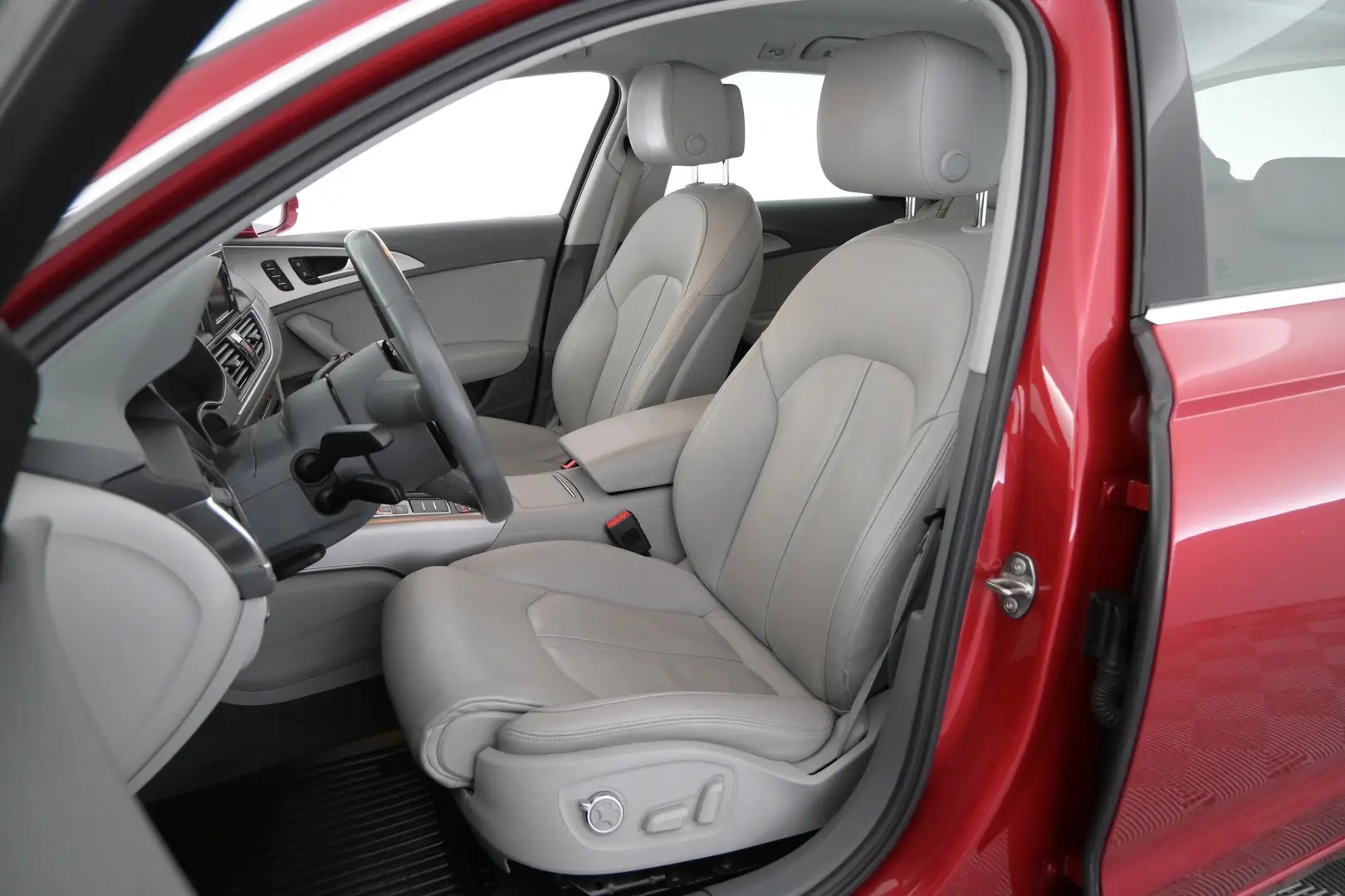 Car Image - 2U8dq7004scxgrffprvUAM