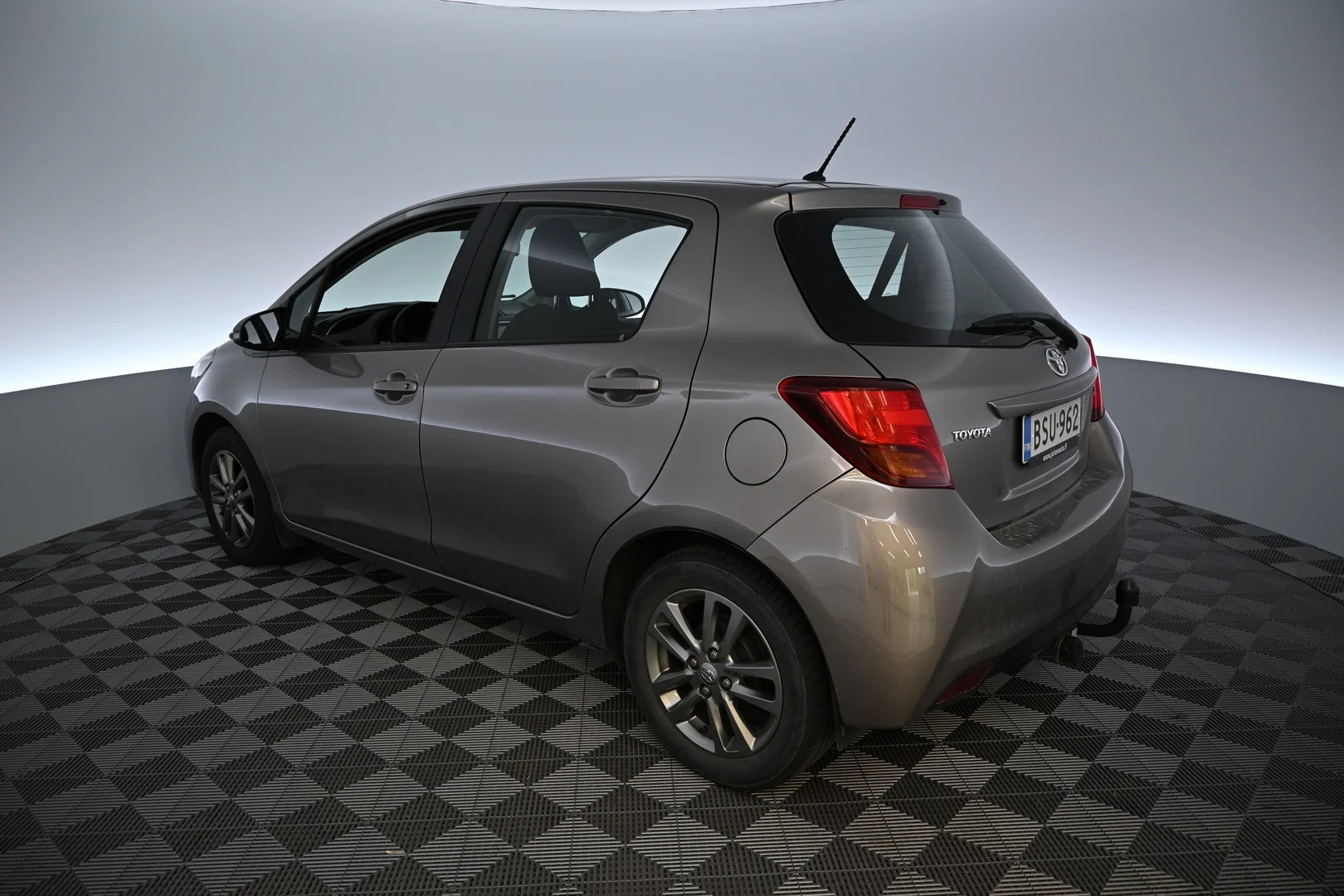 Car Image - 18dxakRdw0I2pl1BAYrXOn