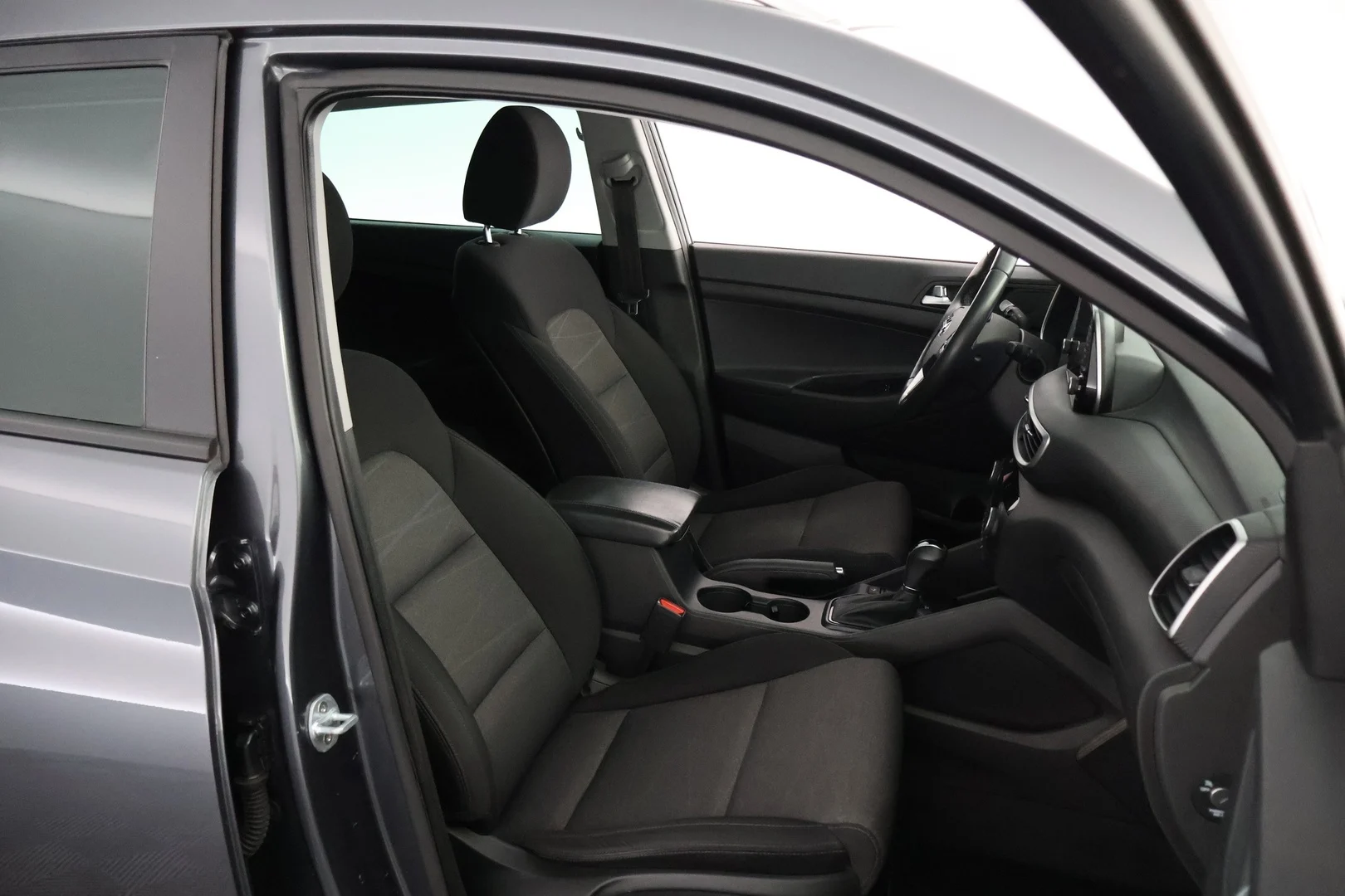 Car Image - 29GO2N8MvIuZF0oOmpuyQy