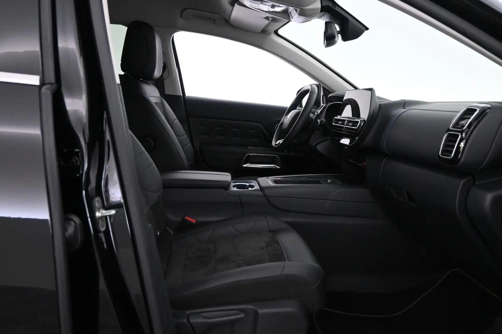 Car Image - 4Q09PEgEb89MgLZbJLMkgg