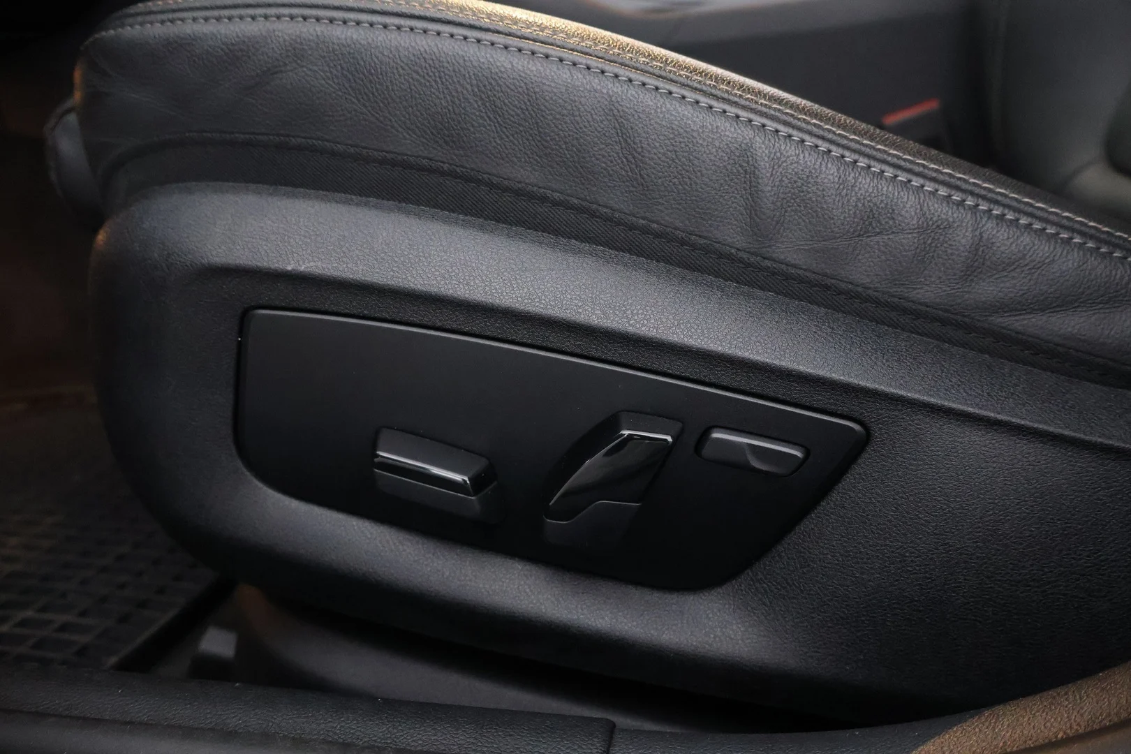 Car Image - 45wvZf5Z4Lr2syUms2CUD1
