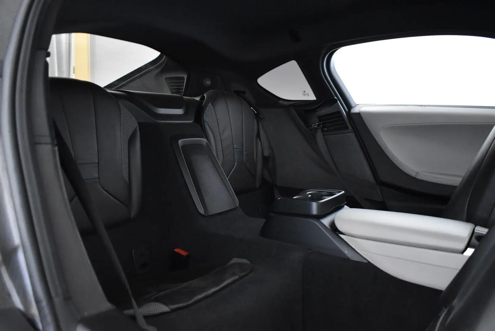 Car Image - 1TeLBy6DsI19GpBxOMqkmX