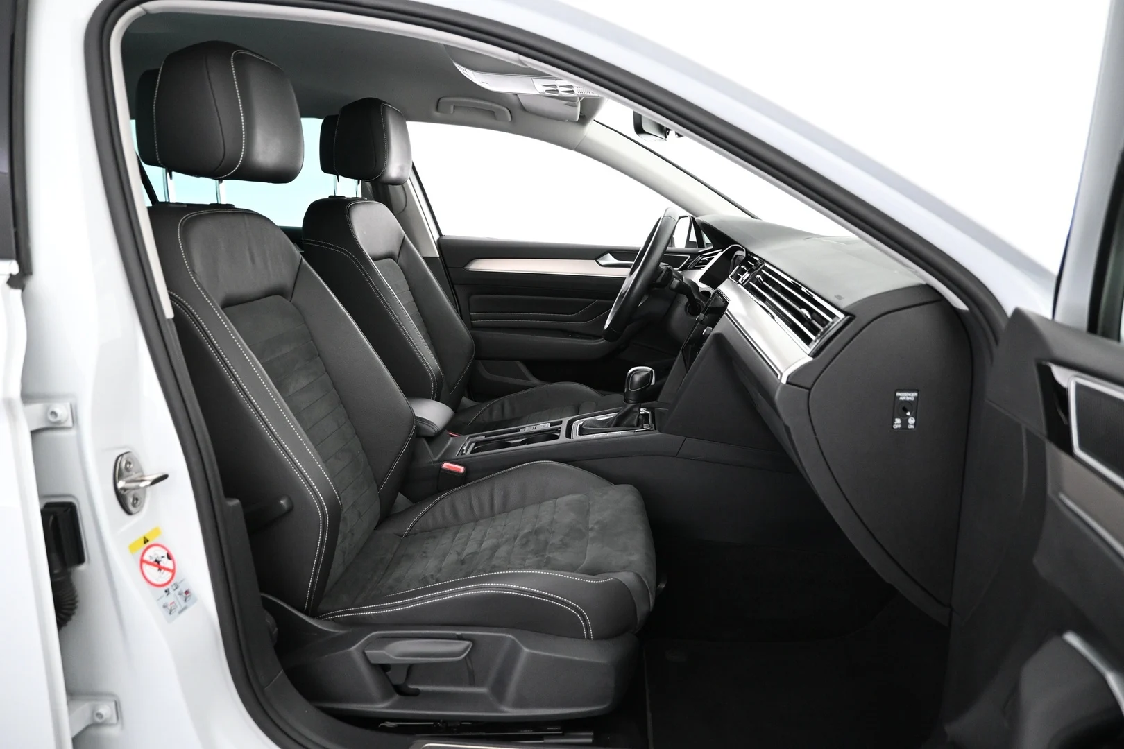 Car Image - 7zaZpTAXNdEhu8FVYvxFL0