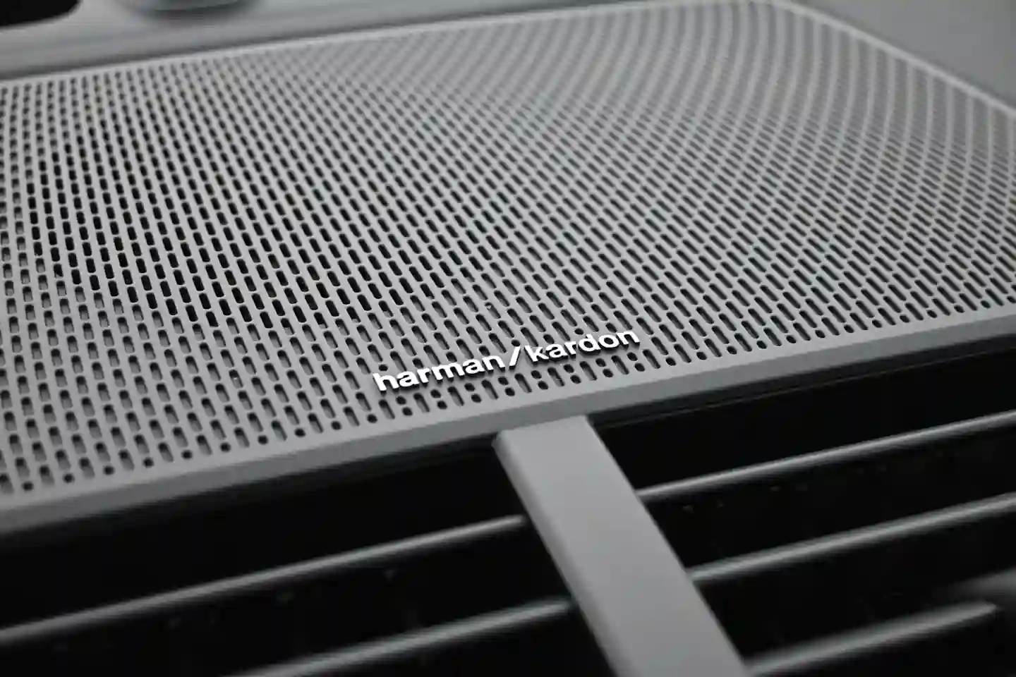 Car Image - 4r5aKZhoplGZQzOa5oYzGG