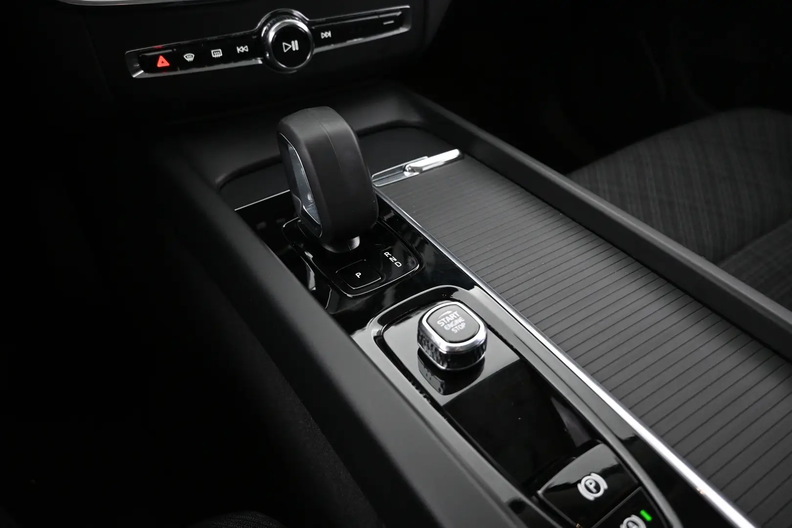 Car Image - 1kuGecWPpTaPvgw10X8Mge