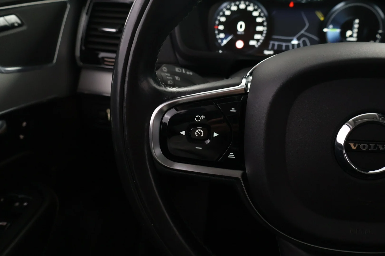 Car Image - 1oOsdNVRe30pIf3Ej4GkIX