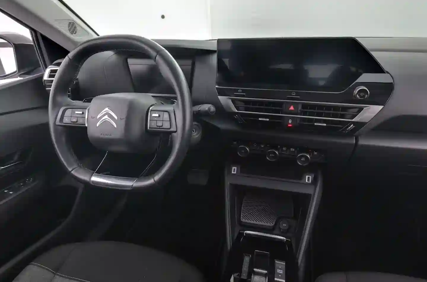 Car Image - 6yZKIKkb0eKhZVjoGconxX