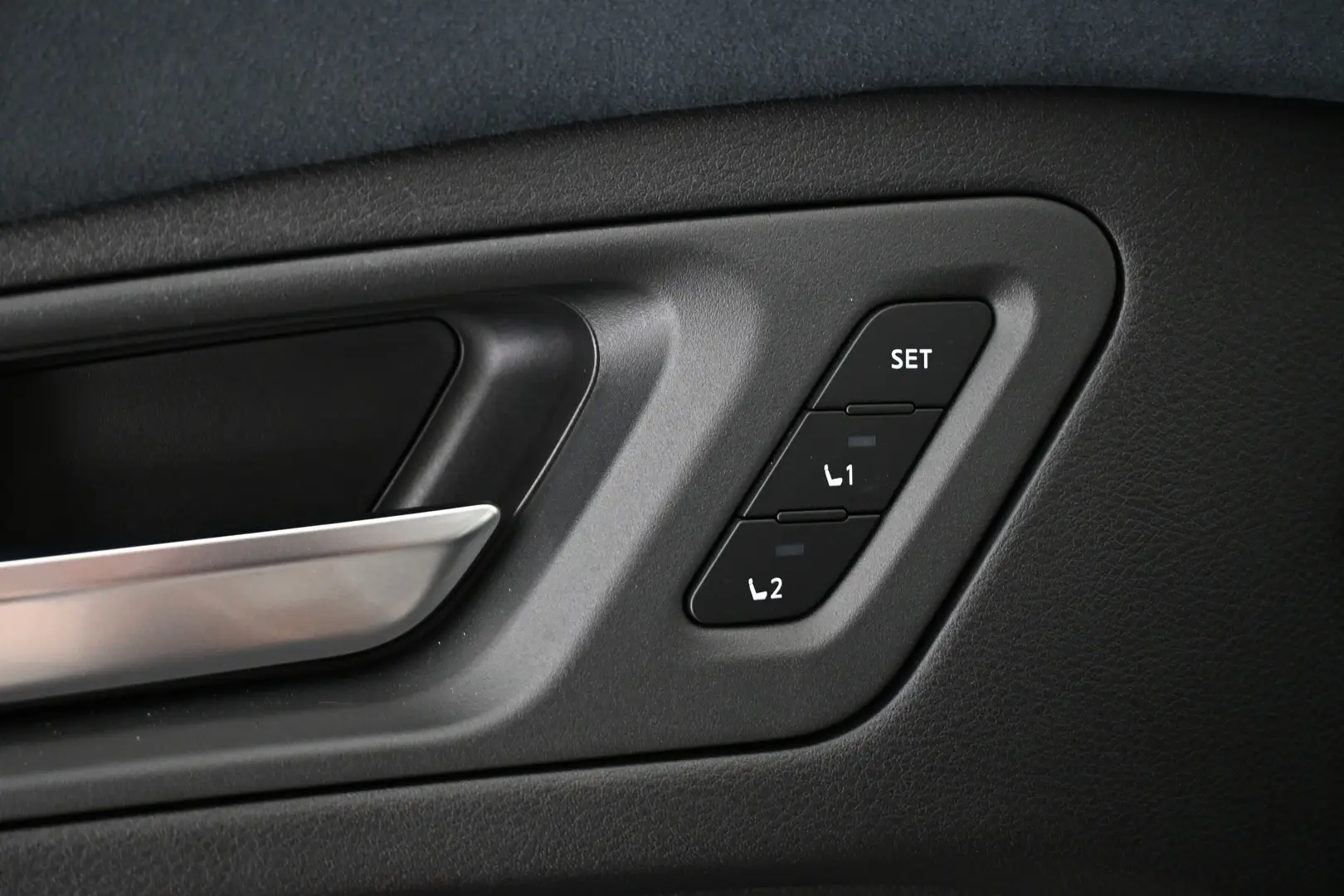 Car Image - DSB2fdyT2BrxXEZvxQY7N