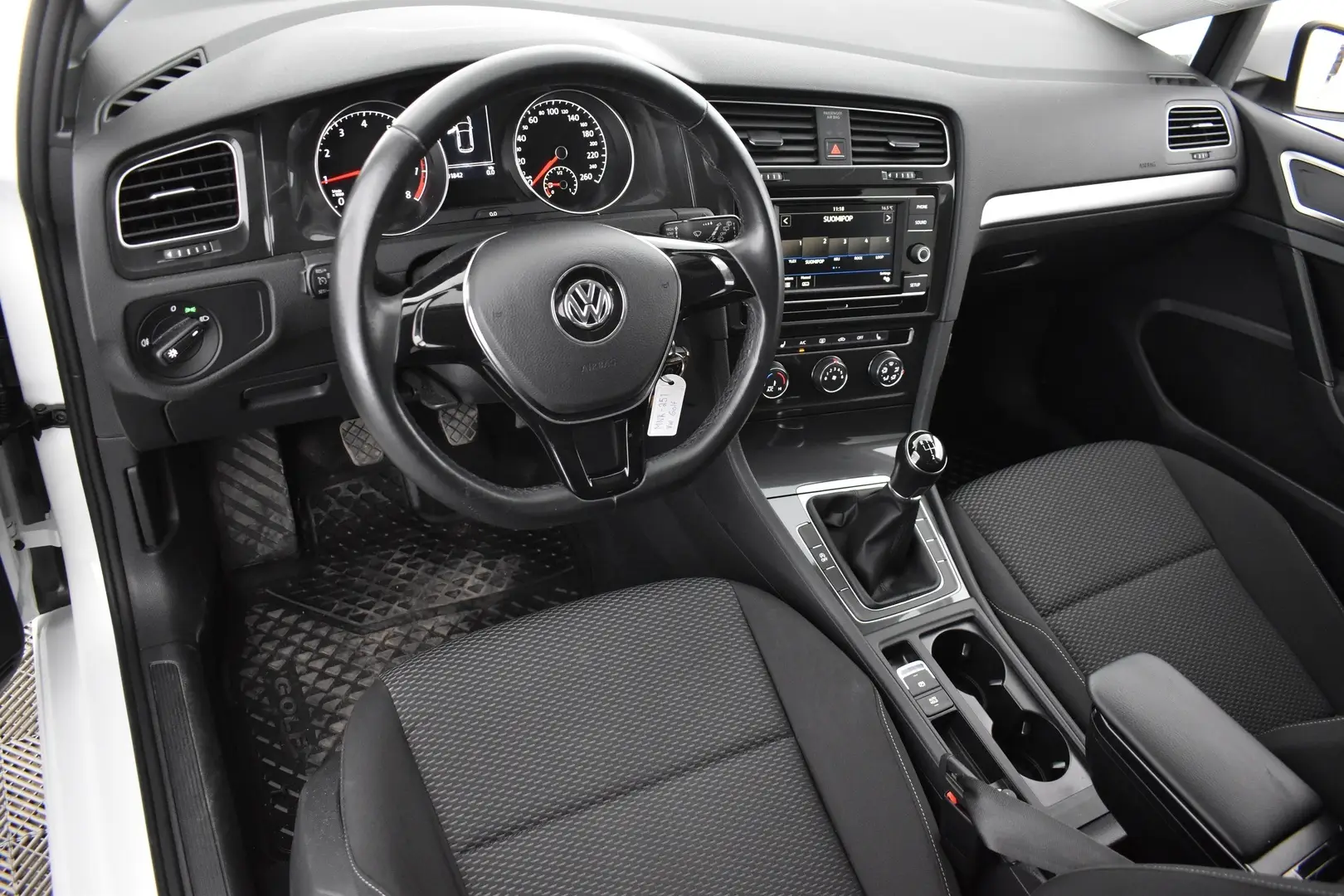 Car Image - 6mYDKD5XtfdO3aaplZ6YRO