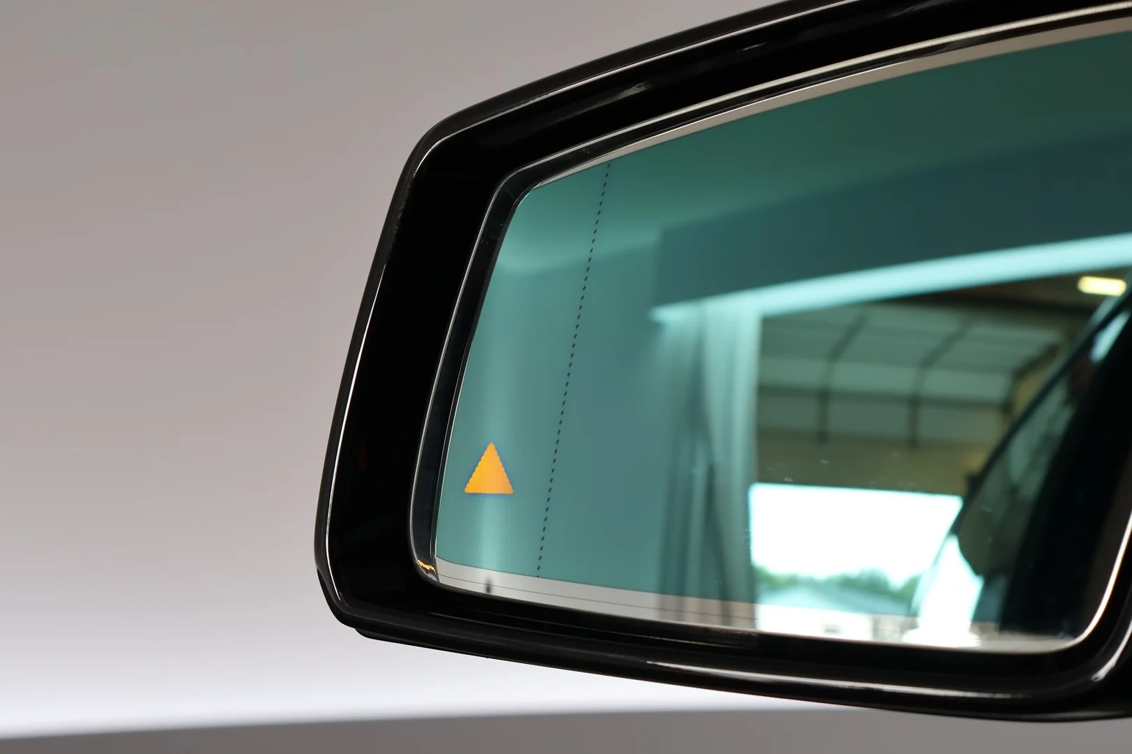 Car Image - 6u8XPSLxIgo8m12XZT656E