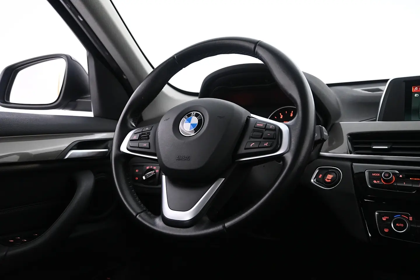 Car Image - 5udx5uuP4a9roQSjRiCfJF
