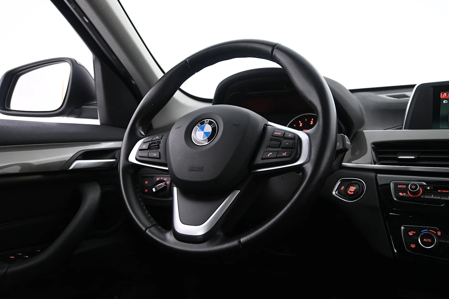 Car Image - 5udx5uuP4a9roQSjRiCfJF