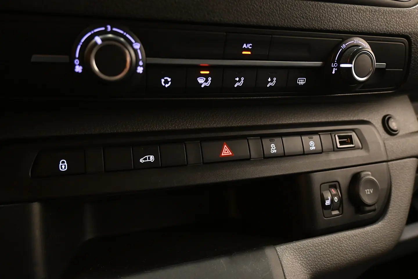 Car Image - 2lqxBzkZBElr7UM7a3KBgO
