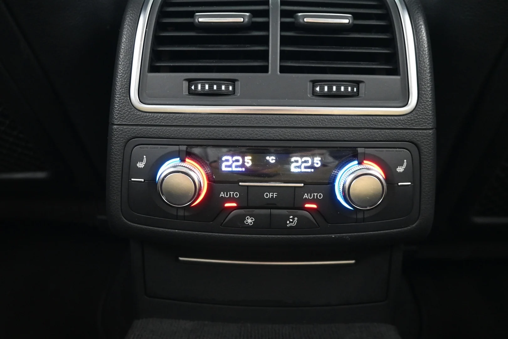Car Image - 3Kcf3QGLk8PLLW0SEumANj