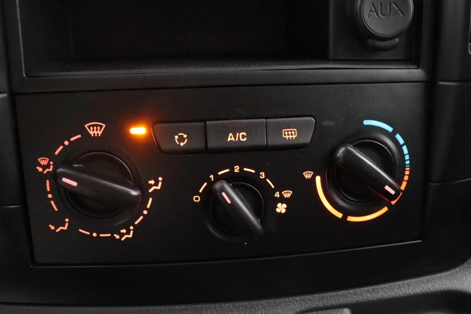 Car Image - EVJM6WIF46PI957Y1nIlA