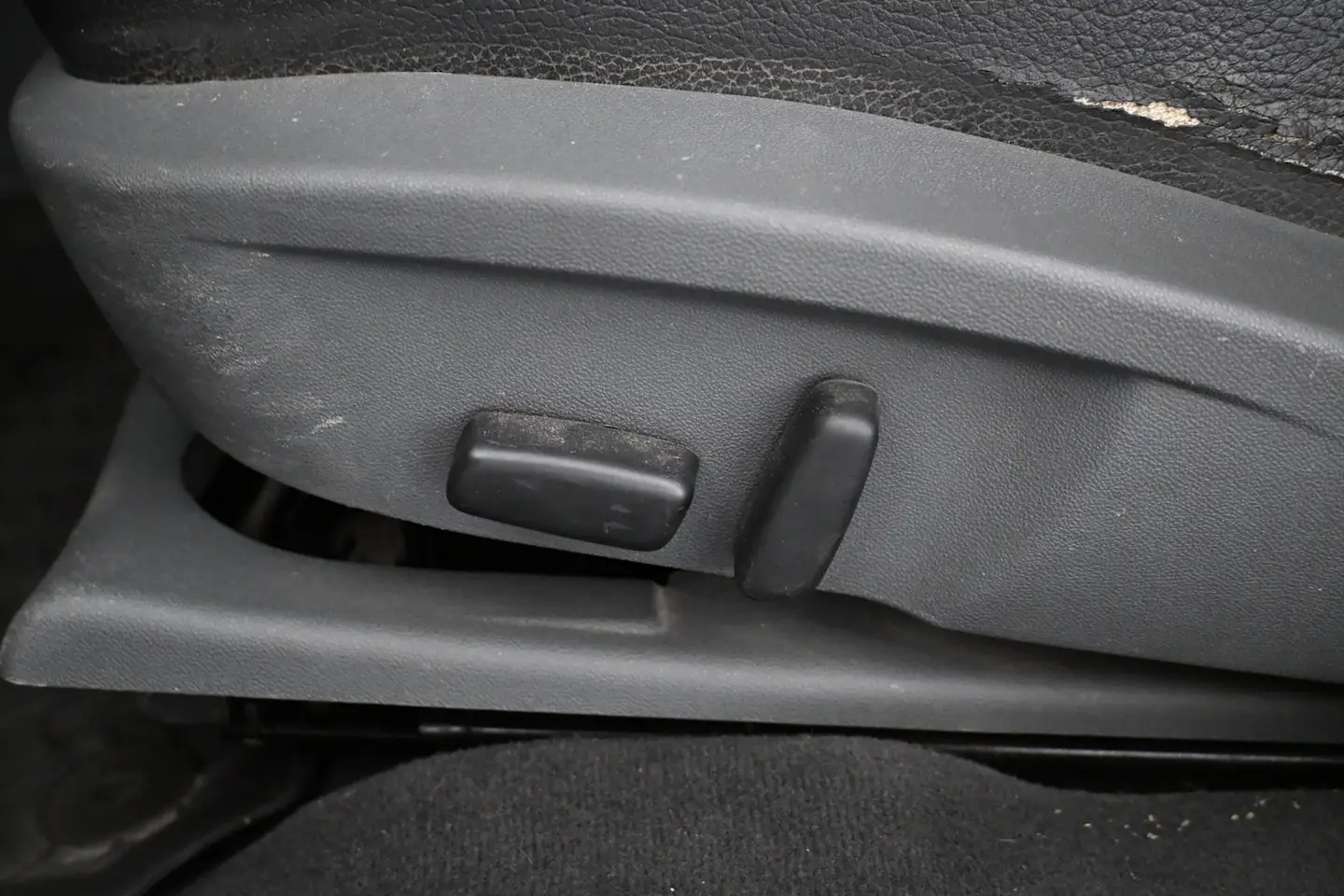 Car Image - 6LLCEM5G2TE6vVsJ6w2TXM