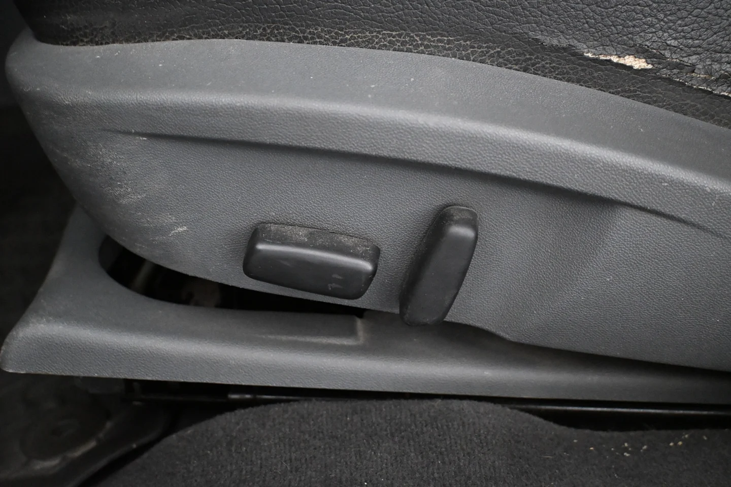 Car Image - 6LLCEM5G2TE6vVsJ6w2TXM