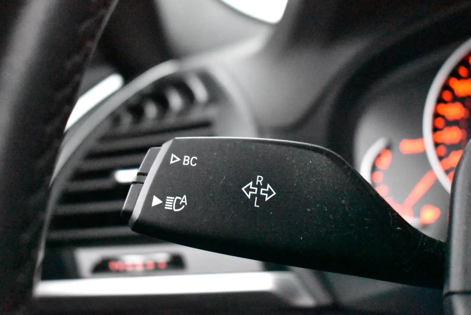 Car Image - 4j7Z54j4EcMk0l6JY7LTFq