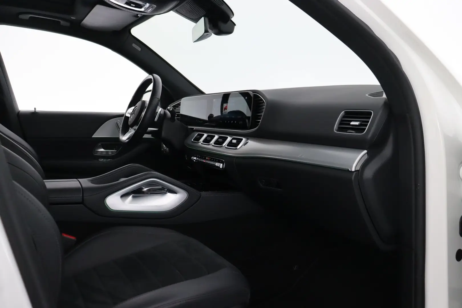 Car Image - 2NsUQdo8wbBNBdrLOJs6vq