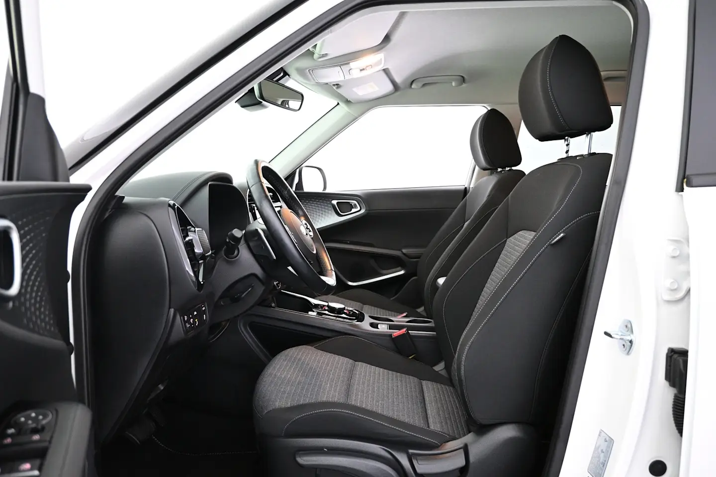 Car Image - 570s2uwDqmNOTNwKLMtrTm