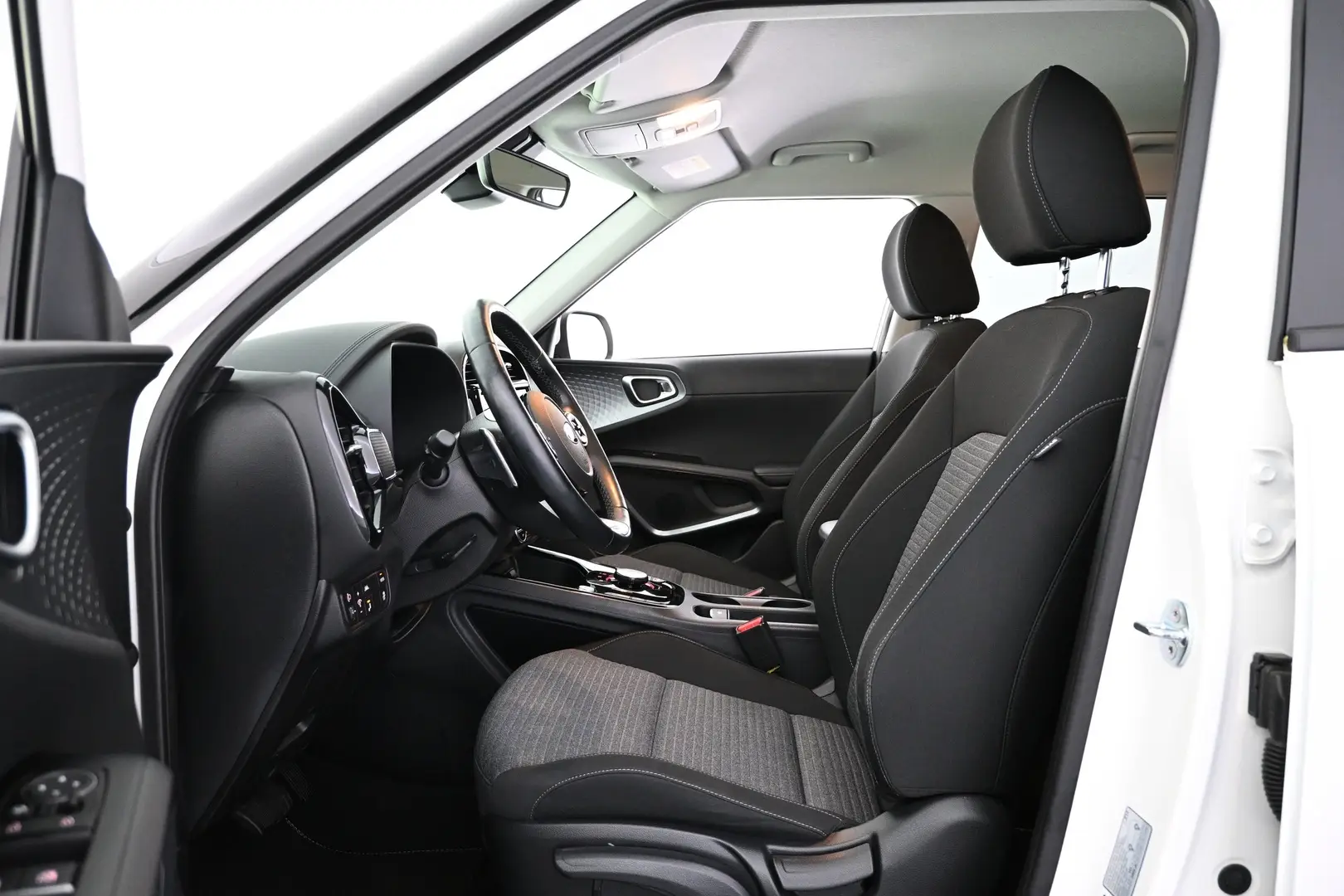 Car Image - 570s2uwDqmNOTNwKLMtrTm
