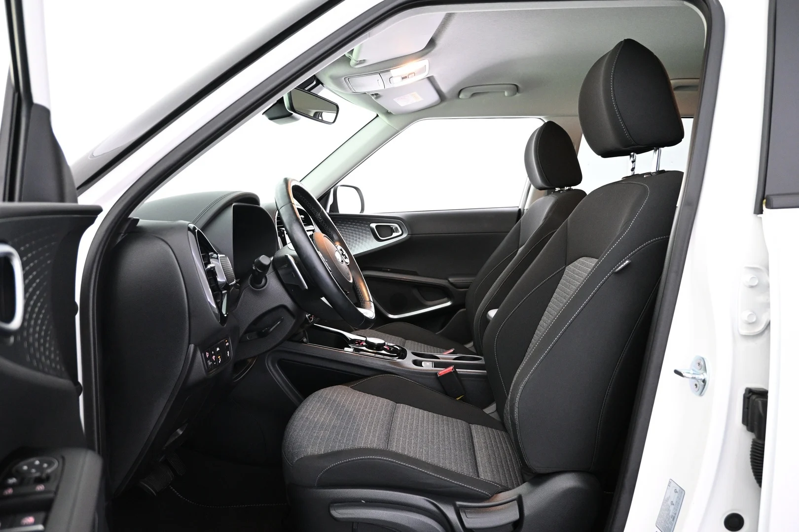 Car Image - 570s2uwDqmNOTNwKLMtrTm