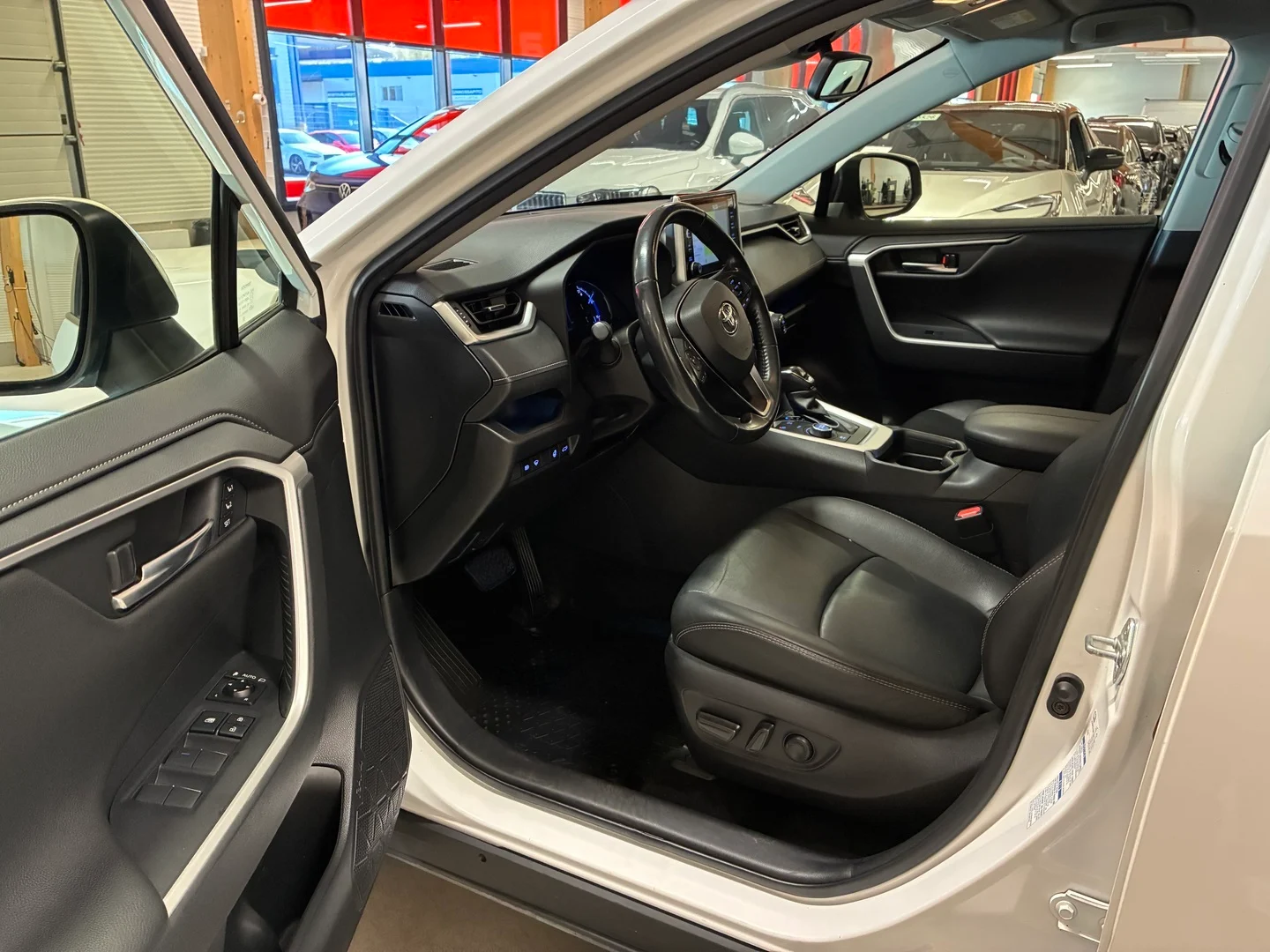 Car Image - 3RZlD0nfHDRC0AlB8uzWRq