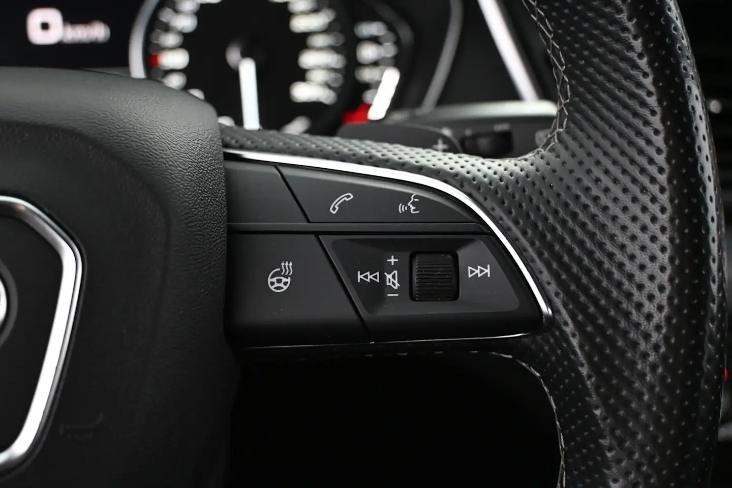 Car Image - 27QmQ9zfGBD6VHxK5mPBhl