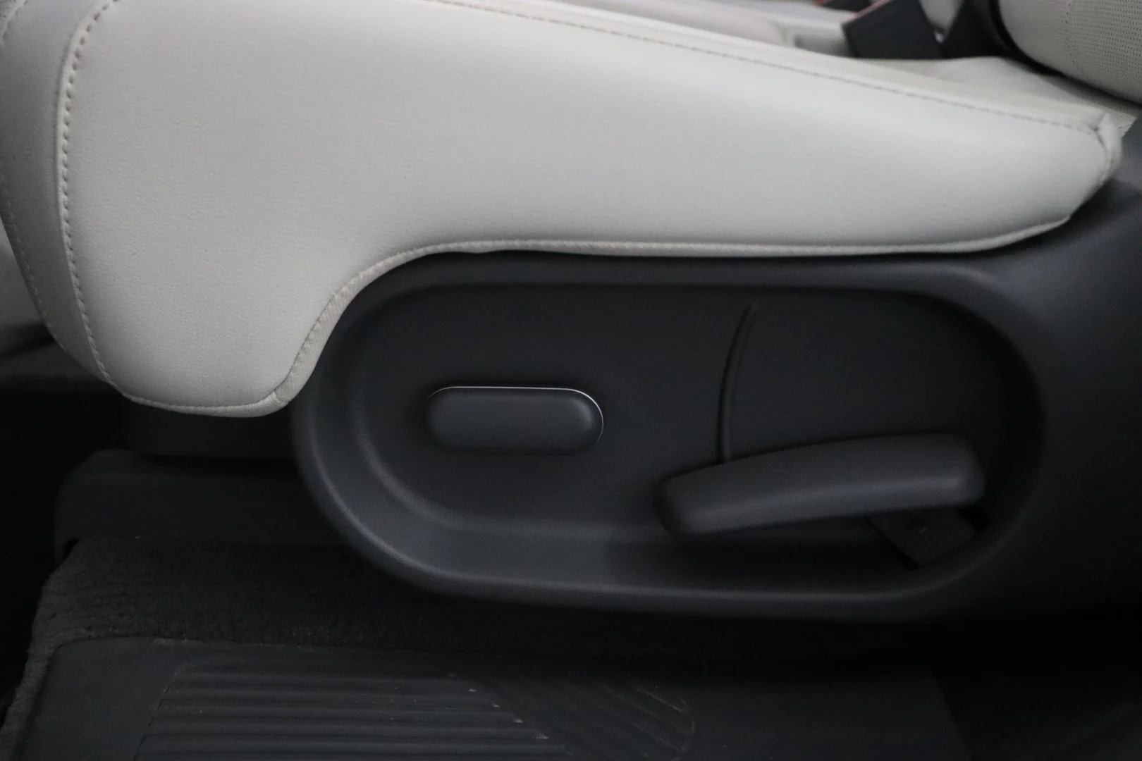 Car Image - 5leXTOqvLWkkbVH1WR5J9e