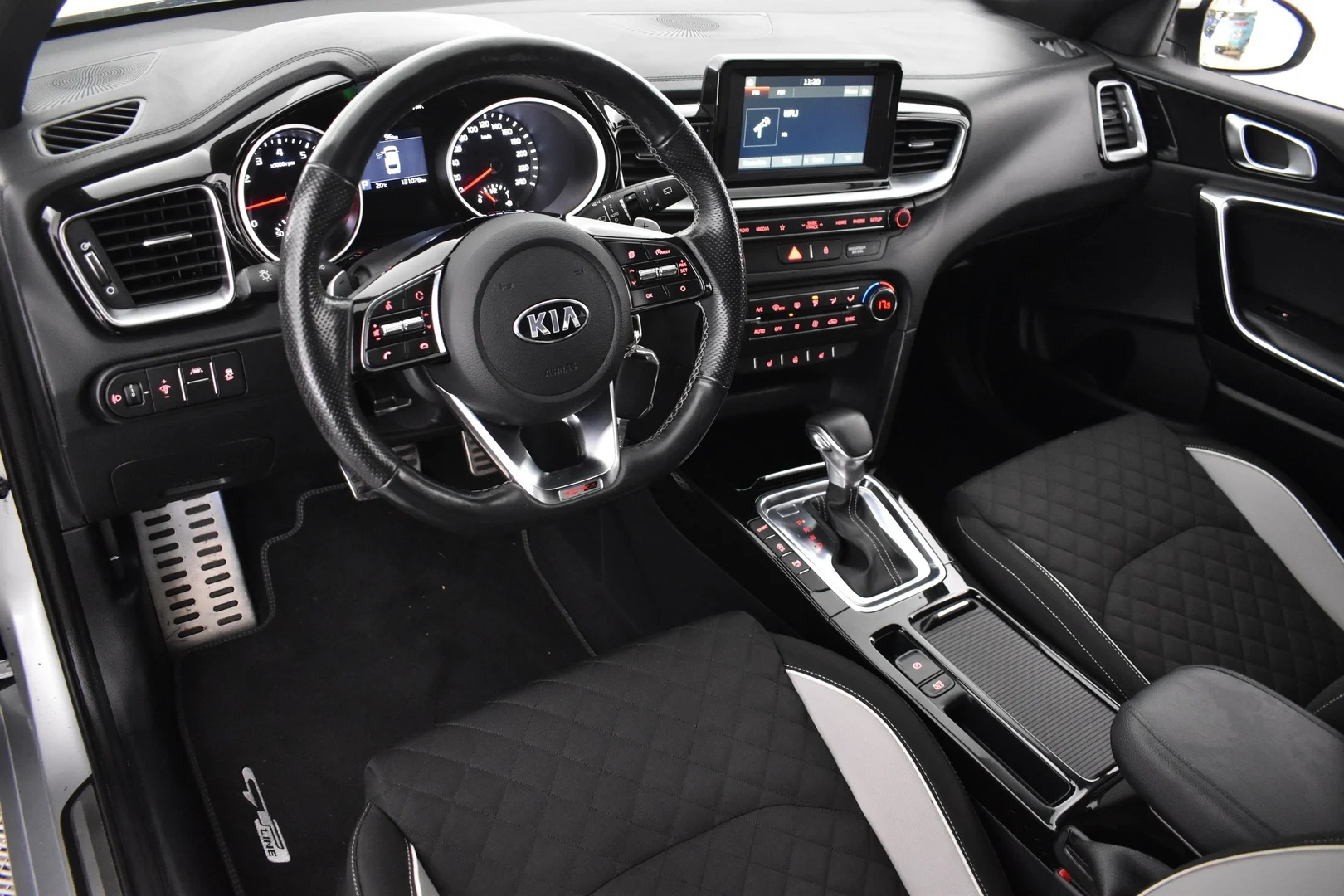 Car Image - bz9qU3IbCivvjN5XZdZHR