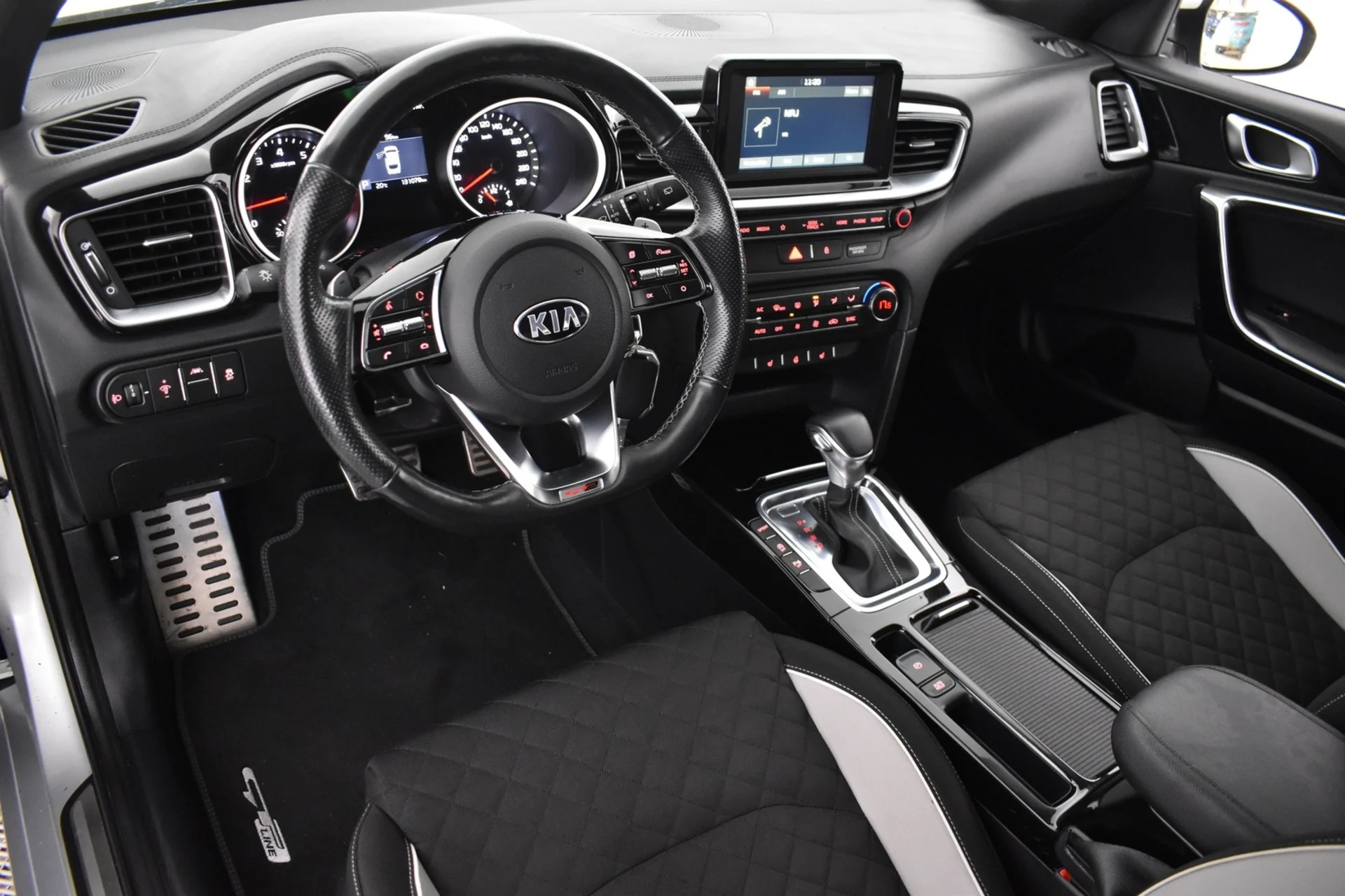 Car Image - bz9qU3IbCivvjN5XZdZHR