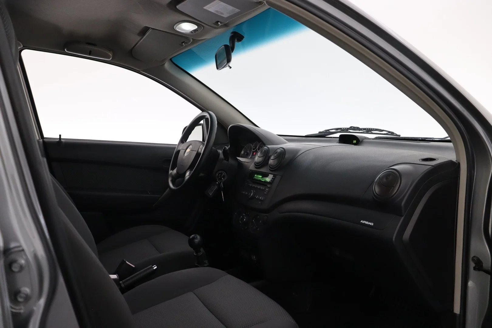 Car Image - ur4hAXAnSfFEvDfdcWXtB