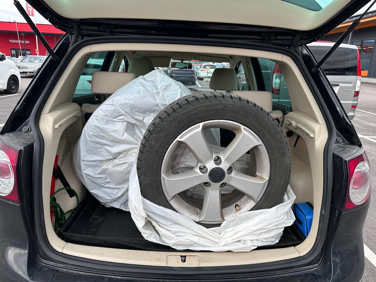 Car Image - 6Pzg04TfHC0PLLzvw6NVRv