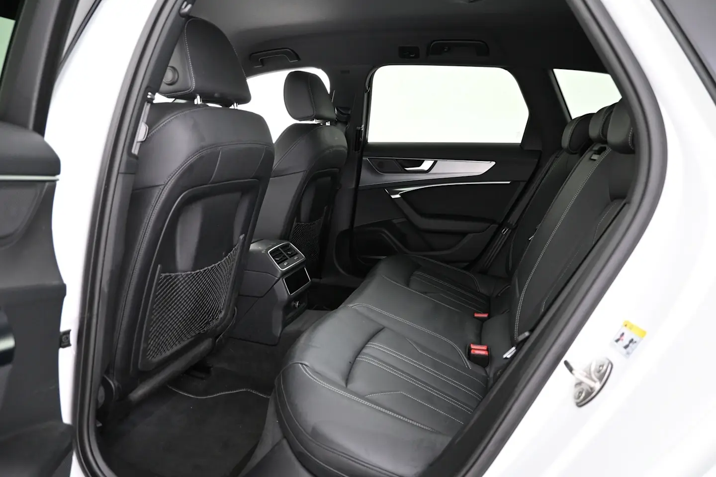 Car Image - 6yLeJR5cqTT8aHlxeuHXbr
