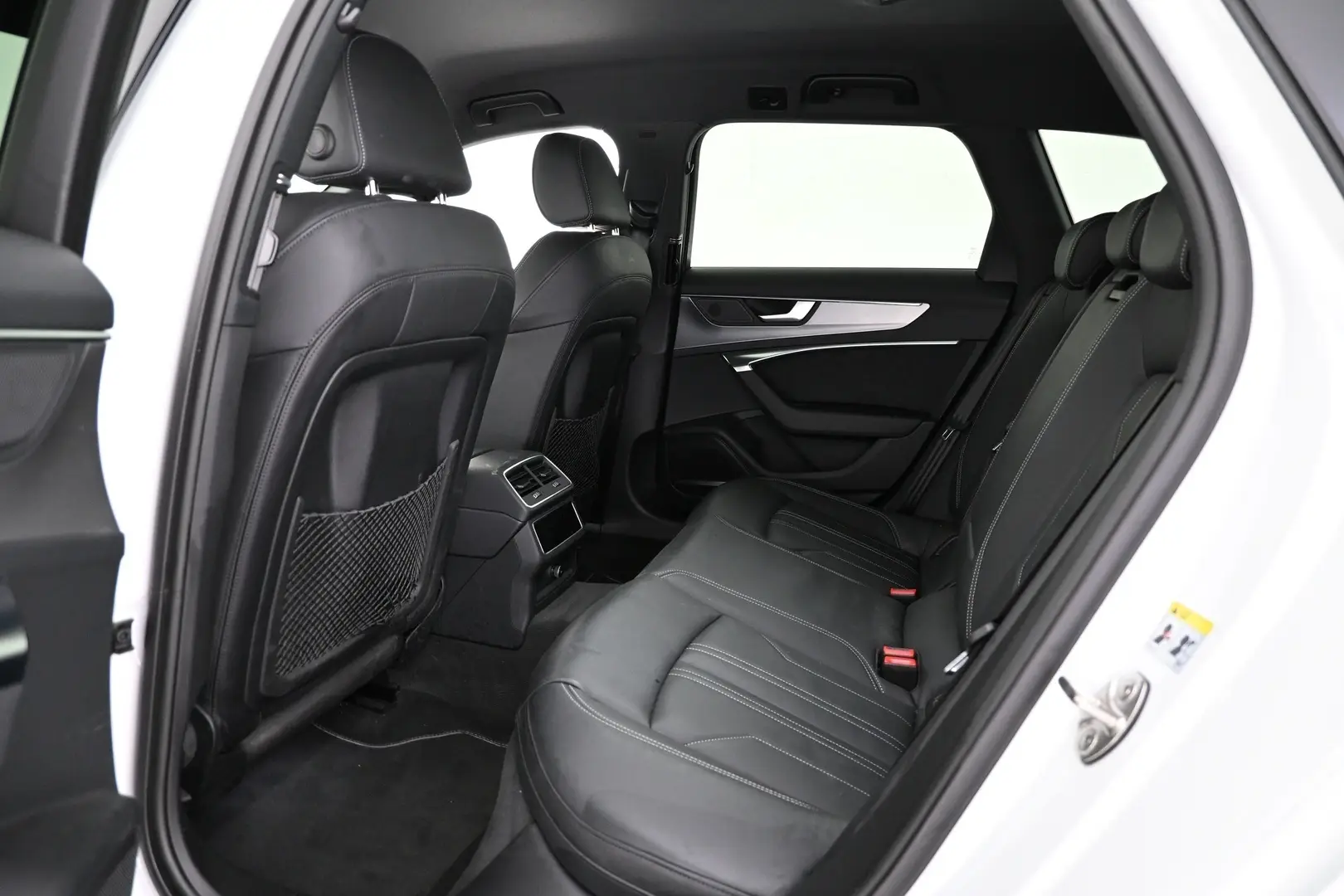 Car Image - 6yLeJR5cqTT8aHlxeuHXbr