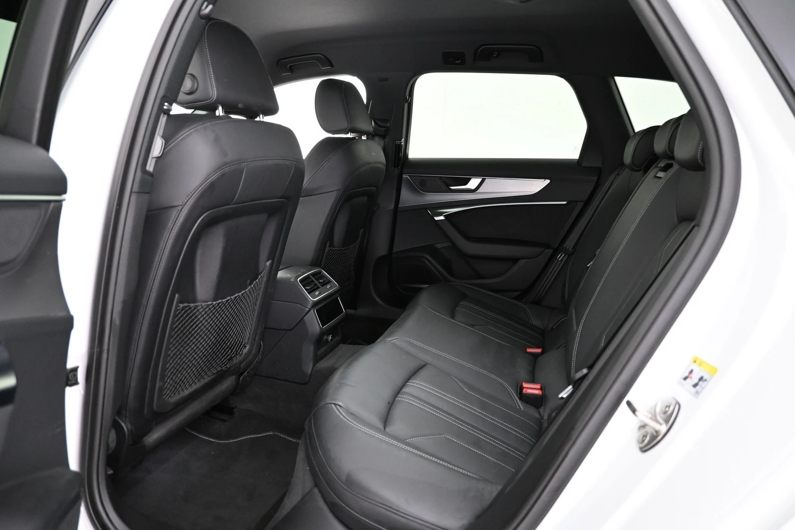 Car Image - 6yLeJR5cqTT8aHlxeuHXbr