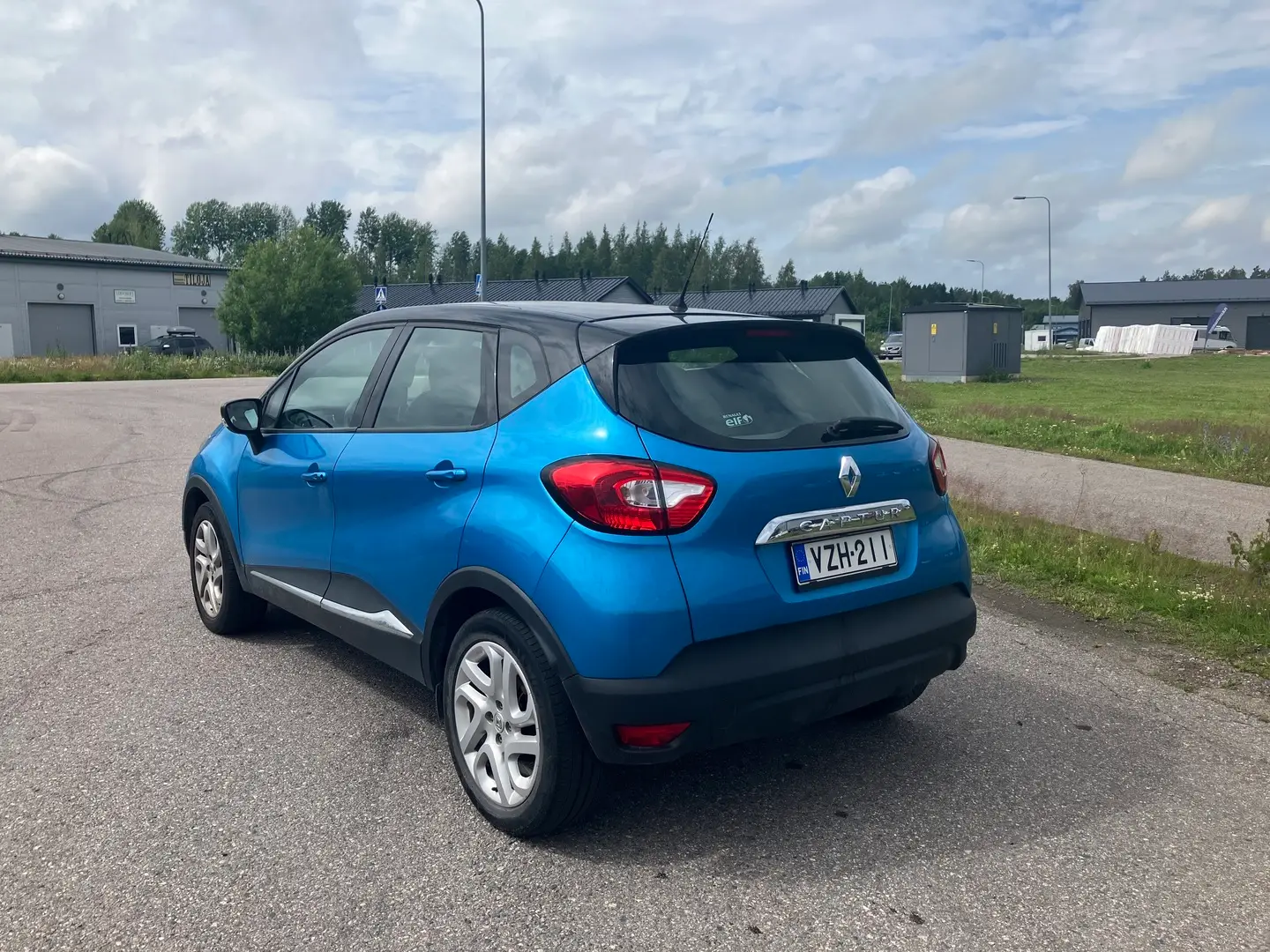 Car Image - 1vskVX4mOLvuYUTHyLaGrK