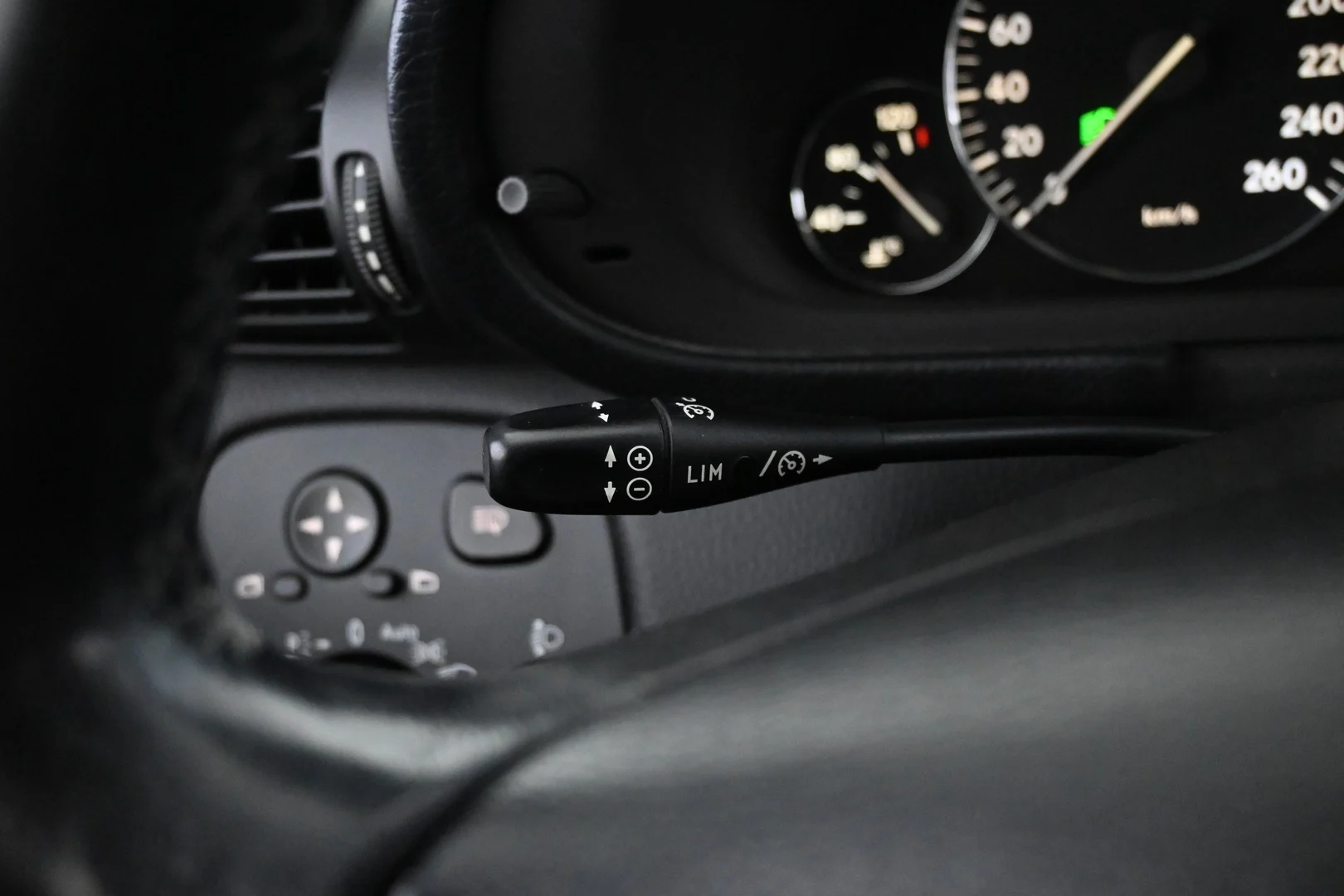 Car Image - 3iYzHrbpcDQx4v6hDazcU6