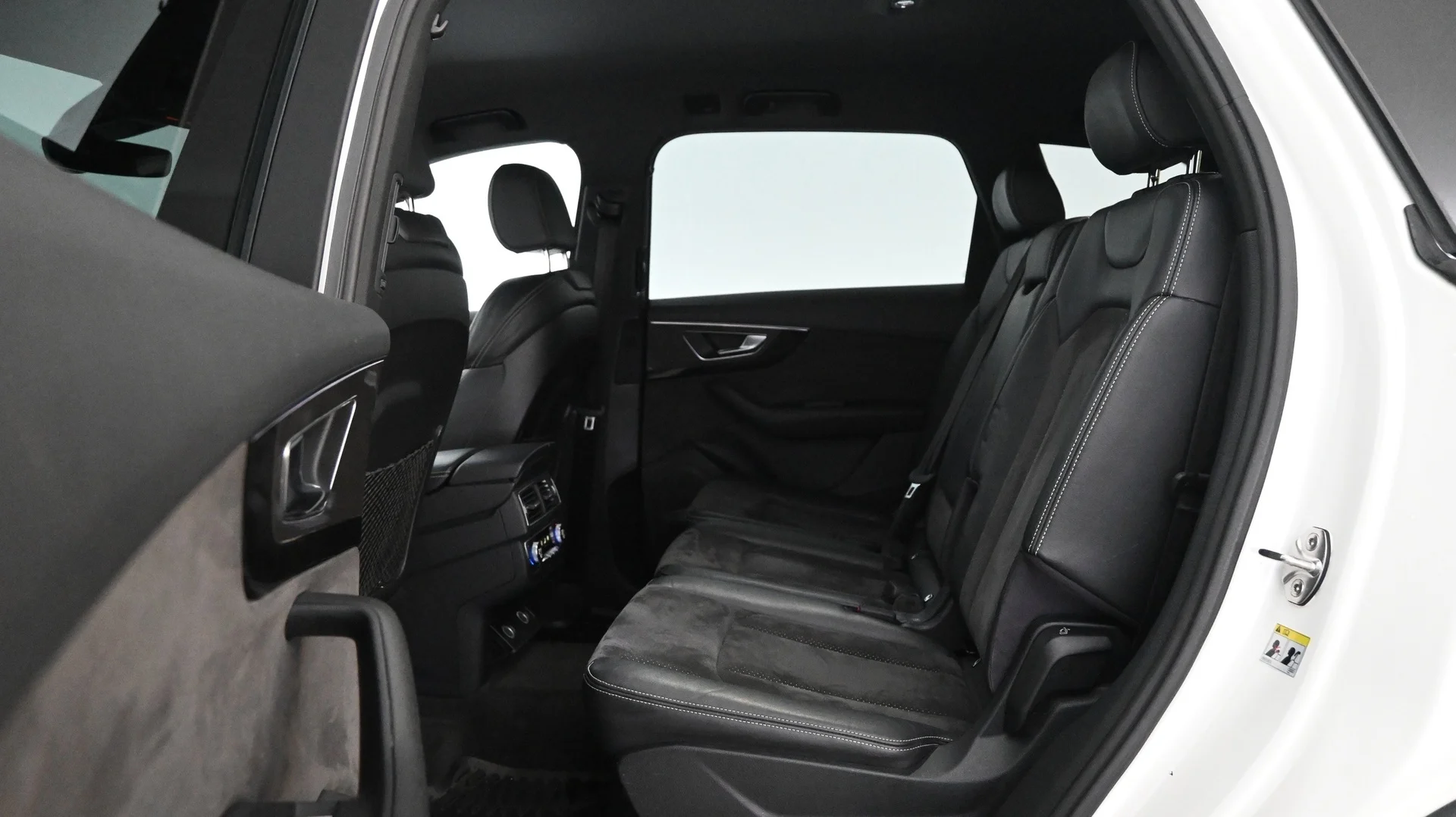 Car Image - 1vLLg5DmZhLua9471nlCyr